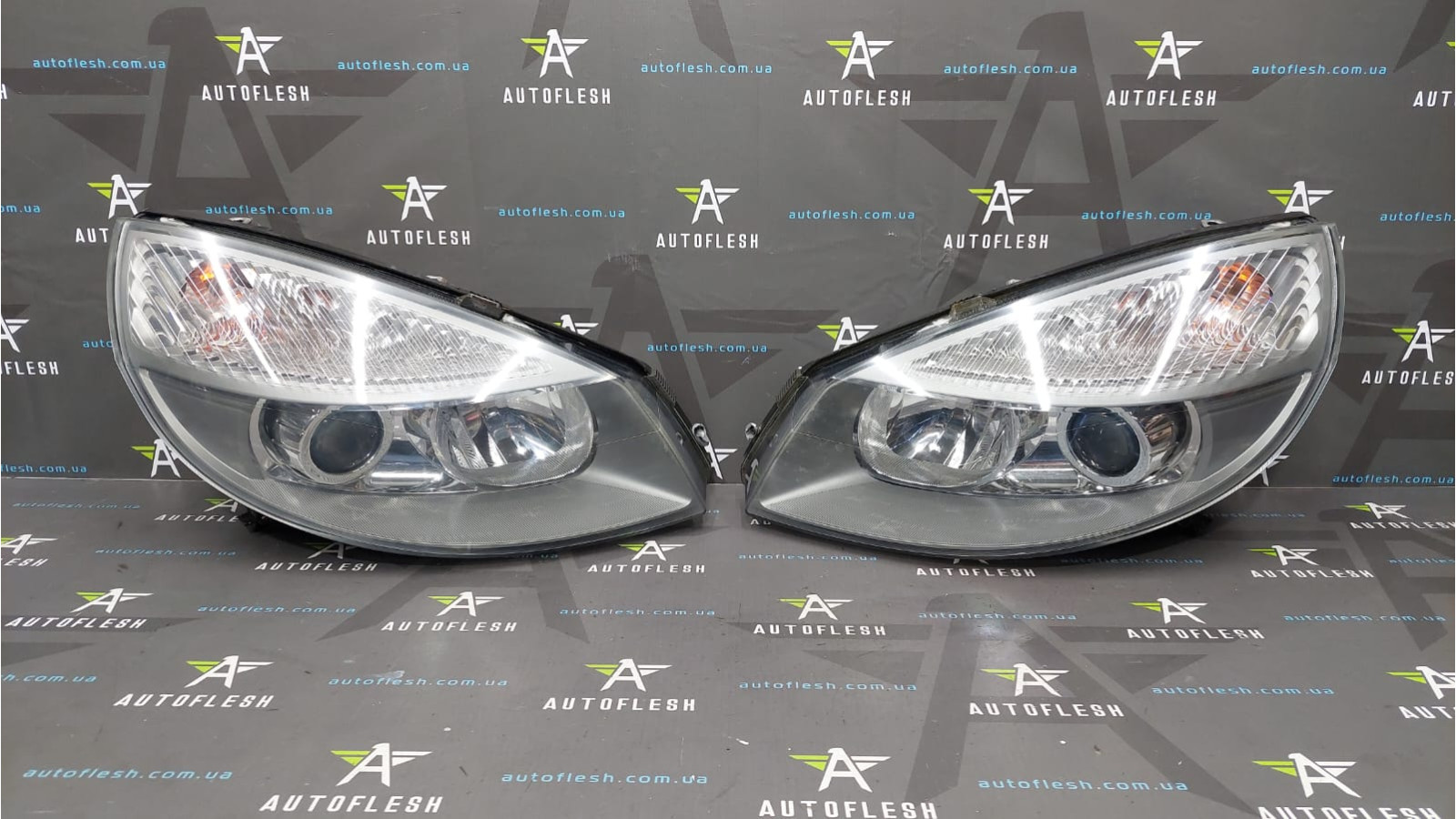 Фара левая/ правая в сборе 7701064142, 7701207830 Renault Scenic 2 бу